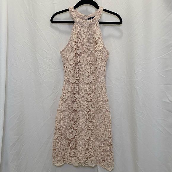Lulus Dresses & Skirts - Lulu’s light beautiful pink floral lace fitted mini dress, size XS